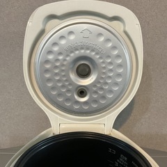 新生活始める方🌸TIGERタイガー2015年製3号炊き🍚JAI-R551白ホワイト炊飯器の画像