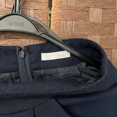 INDEX 黒 タイトスカート プリーツ付きの画像