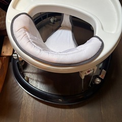 赤ちゃん　歩行器の画像