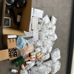 大量のネイル用品まとめの画像
