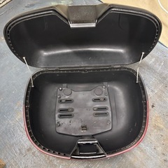 大容量リアボックス　結構大きいです❗️ベースと取り付け金具付き❣️の画像