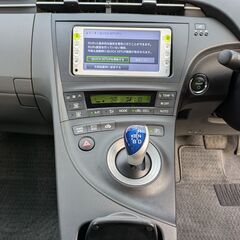 ★禁煙車！実走行5.2万㌔！プリウス【L】Pスタート！ETC！純正SDナビ！ワンセグ！純正アルミ！オートライト！ステリモ！の画像