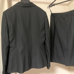 レディーススーツ3点セットの画像