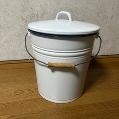 ブリキのバケツ