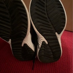 94、adidas スニーカーの画像