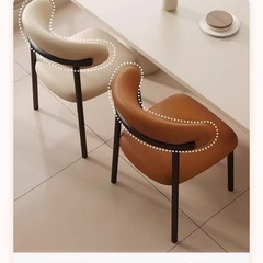 モダンファブリックダイニングチェア クリーム色の画像