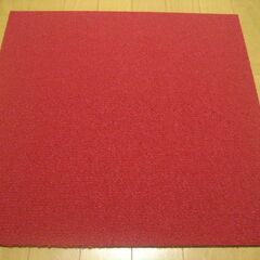 日本製タイルカーペット厚み6.5㎜・1枚２００円・在庫６００枚（...