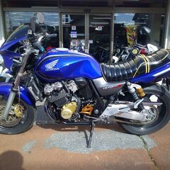 NO.5423　ＣＢ４００ＳＦＶーＳＰＥＣⅡ　ＶＴＥＣエンジン　ストライカーマフラー　タックロールシート　ビキニカウル付き　ブルースペンサーカラー　☆彡の画像