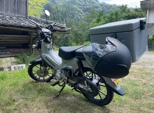 【入手困難クロスカブ１１０（JA60）／カスタム53万円相当／乗り心地の良いタンデムカスタム済み】ディープマッドグレー 走行距離1700ｋｍ 自賠責付き 大容量でおしゃれなBOX付き
