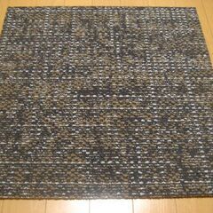 日本製タイルカーペット厚み８㎜・1枚２３０円・在庫５３６枚（１６...