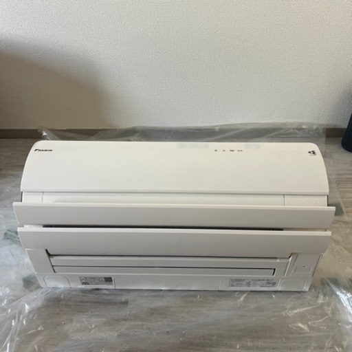 4.0kWの冷暖房能力を持つホワイトのうるさらダイキンのエアコン