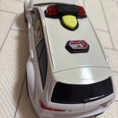 走るパトカーの画像