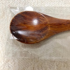 山中産業　天然木　木製スプーン　１本　（サイズ）13.5cm、11.5cm　（素材）天然木、うるし塗装　　日本製　未開封の画像