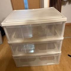 3段の収納ケース