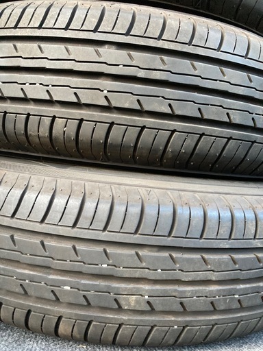 145/80R13⭐️ヨコハマタイヤ⭐️ブルーアース⭐️2023年35週製⭐️テッチン⭐️ダイハツ純正ホイールキャップ付き⭐️4本セッ