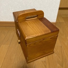 裁縫箱の画像