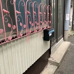 磯子区上町ピンク格子窓の戸建て