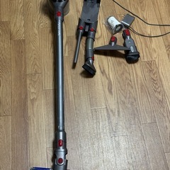 Dyson V8fluffy コードレスクリーナー 掃除機 ダイソンの画像