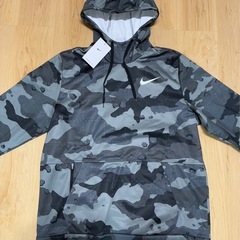 【新品タグ付き】NIKEグレー迷彩柄パーカーの画像