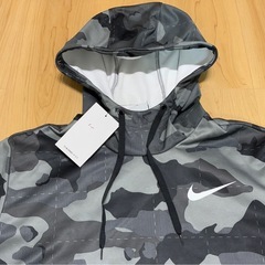 【新品タグ付き】NIKEグレー迷彩柄パーカーの画像
