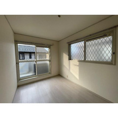 ⭐️トリプルゼロ物件⭐️ 敷金/礼金/仲手0円 😄審査通過率90％😄カードブラックOK・何処かの保証会社でトラブルOK・様々な理由で審査が難航しているお客様OK✨ 湘南新宿ライン（宇都宮〜逗子） 蓮田 徒歩30分バス7分 バス停 学校前 停歩2分❗️蓮田市大字黒浜  ❗️AQ55349 - 賃貸（マンション/一戸建て）