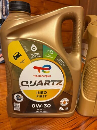 新品TOTAL ( トタル ) エンジンオイル【QUARTZ INEO FIRST】0W-30 5L 183106【HTRC3】