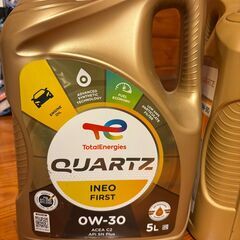新品TOTAL ( トタル ) エンジンオイル【QUARTZ I...