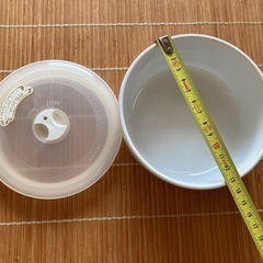 蓋付き　赤い花の絵柄の中鉢　の画像