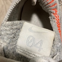 NIKE🔴04スニーカーの画像