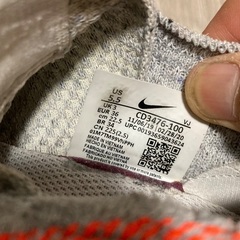NIKE🔴04スニーカーの画像