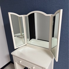 Francfranc フランフラン ドレッサー 白　イス付きの画像