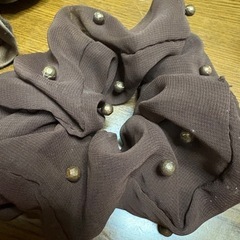 茶色系シュシュ2つの画像