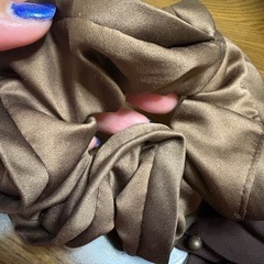 茶色系シュシュ2つの画像