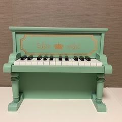 木製ピアノの画像