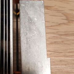 金属の切断か研磨をしてくださる方を探しています