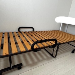 折りたたみ式すのこベッドの画像