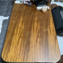 木製テーブル