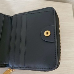 CHARLES & KEITH フロントポケット ジップアラウンドウォレットの画像
