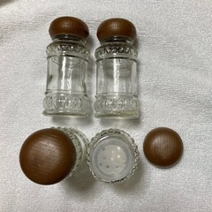調味料入れ　新品　4点セット　ガラス製の画像