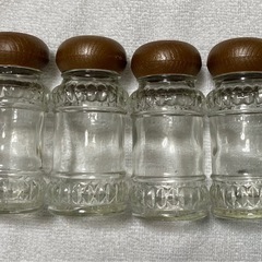 調味料入れ　新品　4点セット　ガラス製の画像