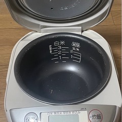 タイガー３合炊き炊飯器の画像