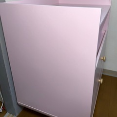 IKEA 衣類や小物を入れるドレッサー、または赤ちゃん用の着替え台の画像