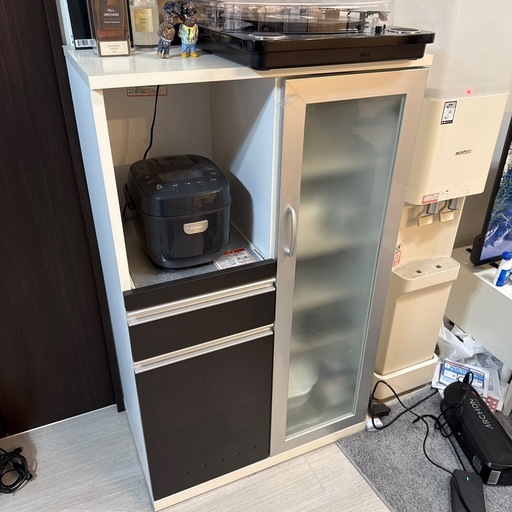 しょっきだな食器棚