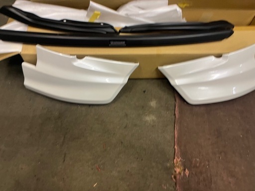 クラウンスポーツ　モデリスタスポイラー