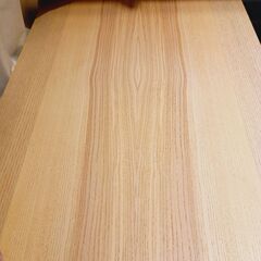 お気に入り８名🎁注目商品🎁全体として美品ランクの無垢材🌳細長いテーブル😍定価20,000円→出品9,000円❤️半年使いました✨IKEAリーサボー🌟細長いので狭い場所にフィットします😊💕もう1個の新品同様タイプは、15,000円で決まりました🙏  いち乃です。  ご閲覧頂き、ありがとうございます！  購入元URL： https://www.ikea.com/jp/ja/p/lisabo-desk-ash-veneer-10361746/  無垢材製、天然素材です。の画像
