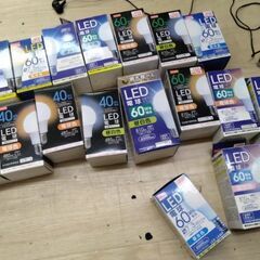 未使用　LED電球　100円から200円　電球　LED　ライト　シーリングライト　懐中電灯の画像