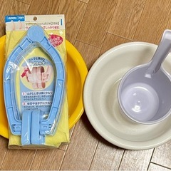 生活用品　まとめて　角ハンガー　脱衣カゴ　布団ばさみ　洗面器　ゴミ箱　他いろいろ の画像