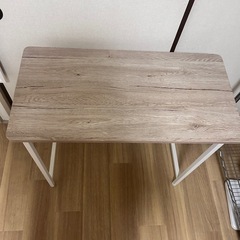 折りたたみデスクの画像