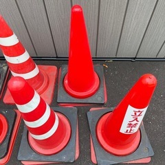 三角コーン 赤 立ち入り禁止 の画像
