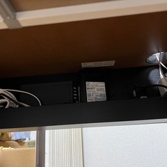 IKEAの机、便利なポケット＆引き出し付き。の画像